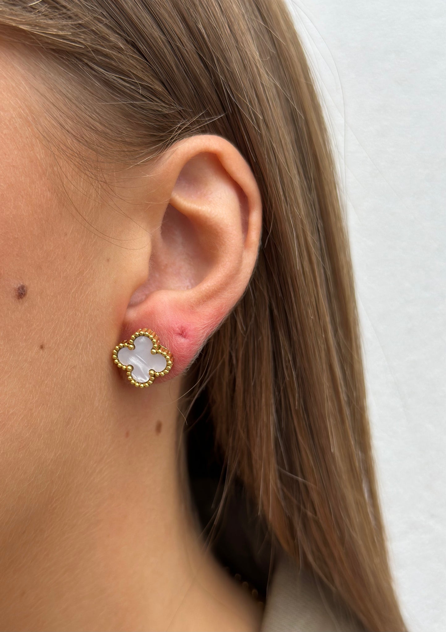 Boucles d'oreilles puce Astana